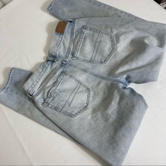 AMERICAN EAGLE OUTFITTERS light washed Mom Jeans light denim blue 4 regular - Picture 9 of 10